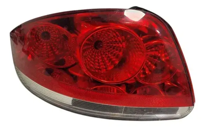 Lanterna Traseira Esquerda Fiat Linea 2012 C Detalhe Esquerdo/motorista Vermelho