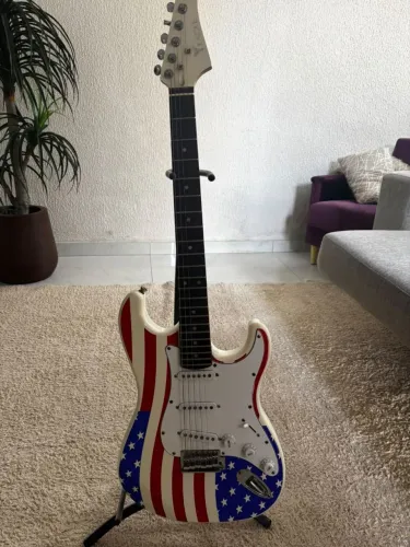 Guitarra Eagle semi nova