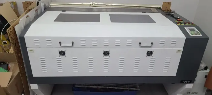 Máquina Laser CO? 90W Área 95x60 com Chiller - Completa