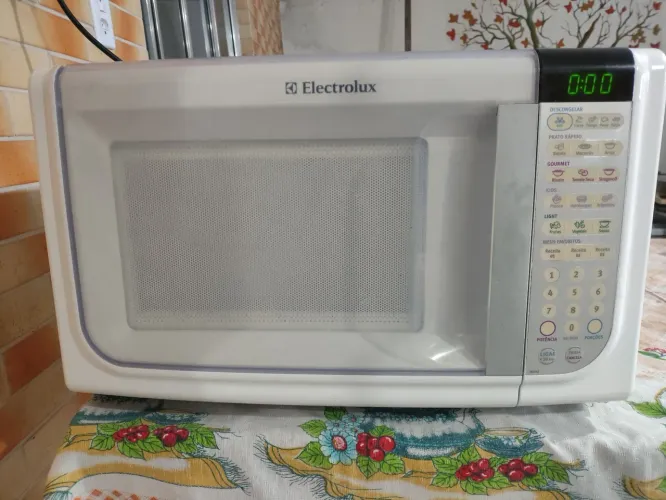 Microondas Electrolux,31 lts,110 volts, entrego e dou garantia