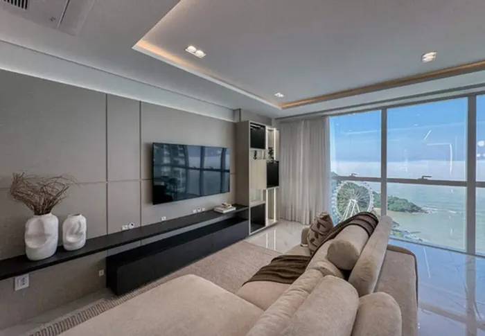 4 suítes e 4 vagas no Skyline Tower: apartamento com vista para o mar