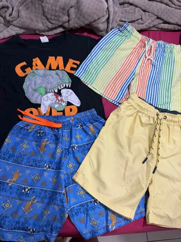 Lote de roupas infantis