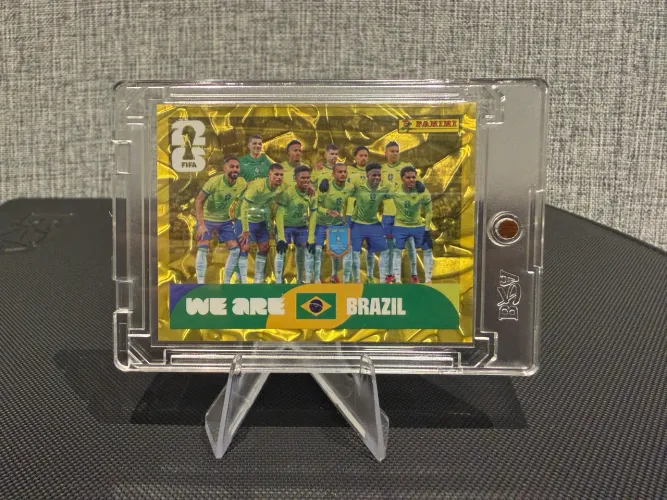 Figurinha Rara Seleção Brasileira Copa 2026 - BRA 13 (Gold Crumple) Pan