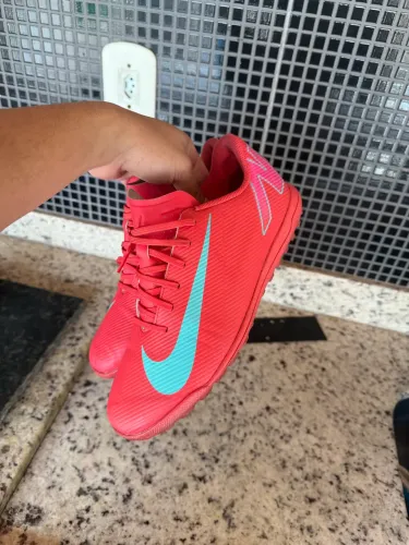 Chuteira society mercurial 41