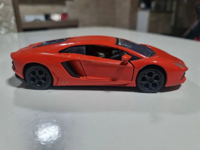 Miniatura da Lamborghini Aventador LP 700-4 - marca Maisto