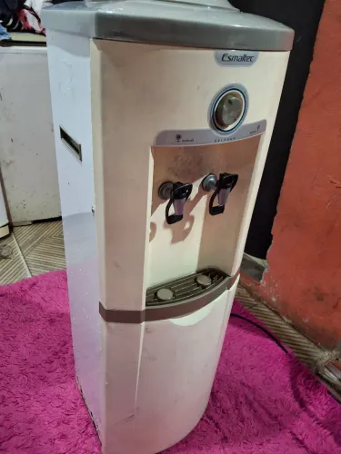 Vendo bebedouro funcionando Muito bem ENTREGO.
