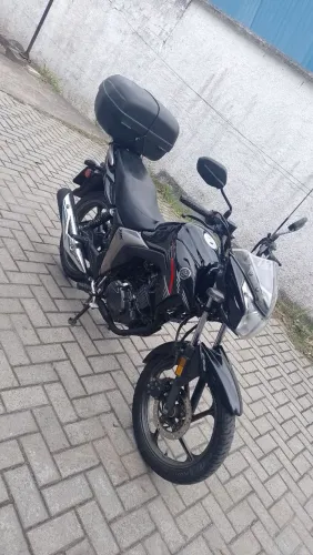 Vendo Suzuki Haojue DK150 injetada , motor feito recentemente usada para ir ao trabalho.