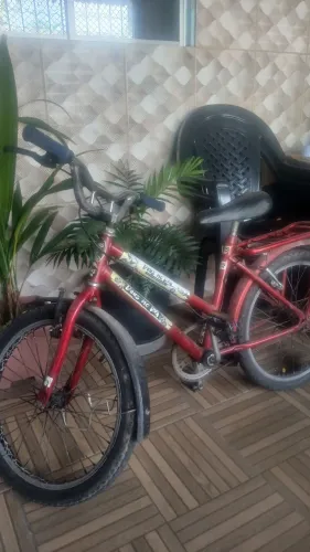 Bicicleta infantil, faltando ajustar o freio, bicicleta muito boa, apenas 300 reais 