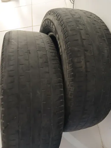 Pneu GoodYear ARO16 215/65 150$ os dois