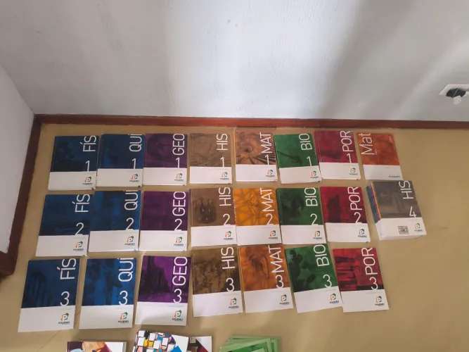 DOAÇÃO: Livros pré-vestibular poliedro e positivo