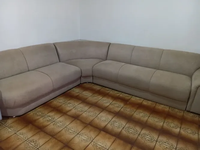 Sofá de canto grande, elegante e  confortável 