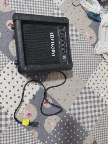 Amplificador cubo Meteoro modelo MG10