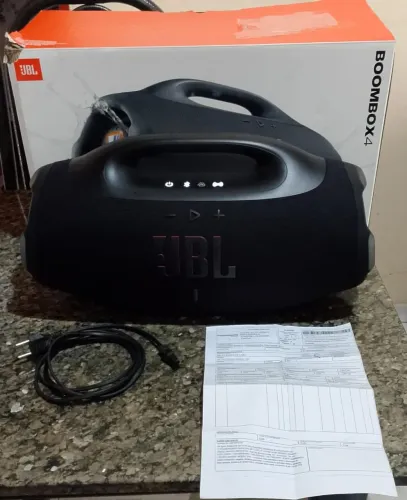 Boombox 4 com caixa e nota fiscal na garantia VALOR NEGOCIÁVEL (estado de novo)