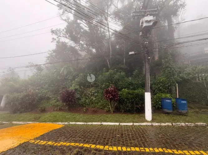 Terreno aclive em condomínio à venda, 800 m² no Comary - Teresópolis/RJ.