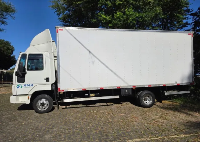 Ford Cargo 816 - Ano 2013 - Excelente Estado, Pronto para Trabalhar!