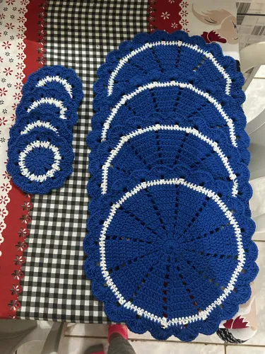 Jogo de Souplat de pratos de crochê n cor azul e branco e jogo de souplat de copo