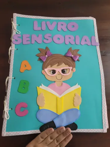 Livro sensorial em EVA 