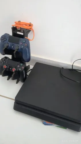 Ps4 slim c/2 controles