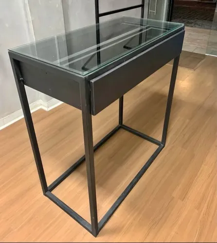MESA DE CENTRO - LOJA DE ROUPAS METALON - MDF - VIDRO TEMPERADO