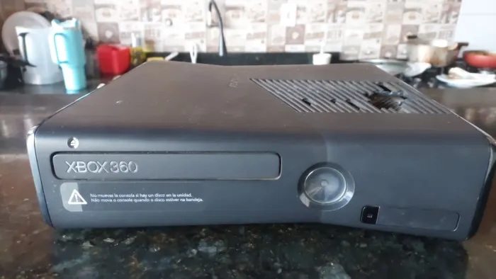 Xbox 360 com vários jogos incluso