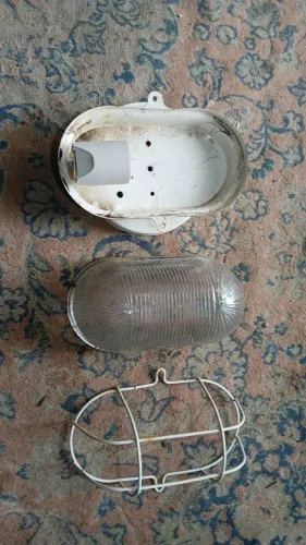 Carcaça de arandela tipo tartaruga.