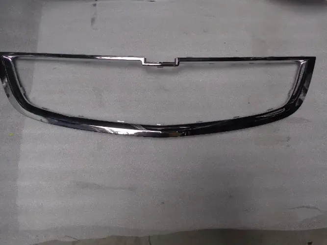 Moldura inferior cromada da grade do radiador (inserto) para o Chevrolet Spin