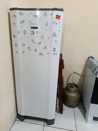 Geladeira branca uma porta