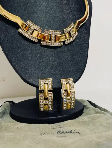 Conjunto Vintage Pierre Cardin Original - Colar Gargantilha e Brincos Dourados com Strass