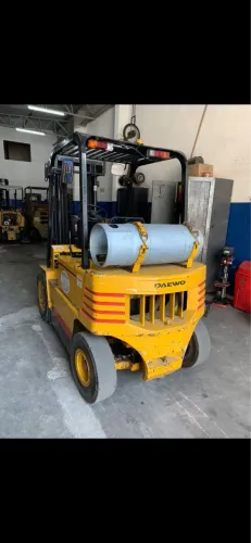 Empilhadeira 2.5 ton