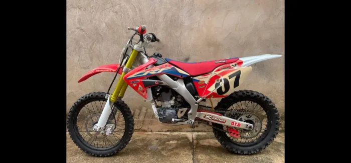 Vendo CRF250X Partida elétrica, no pix tem desconto!