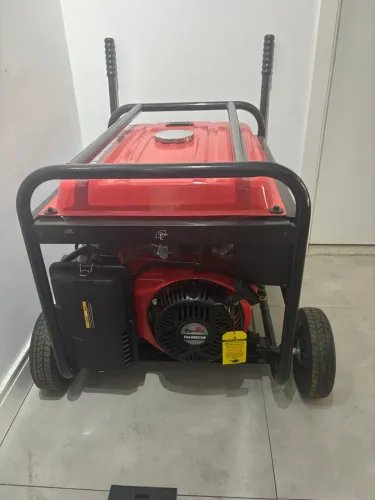 Gerador Toyama TG6500CXR - Praticamente Novo - Usado apenas 2 horas