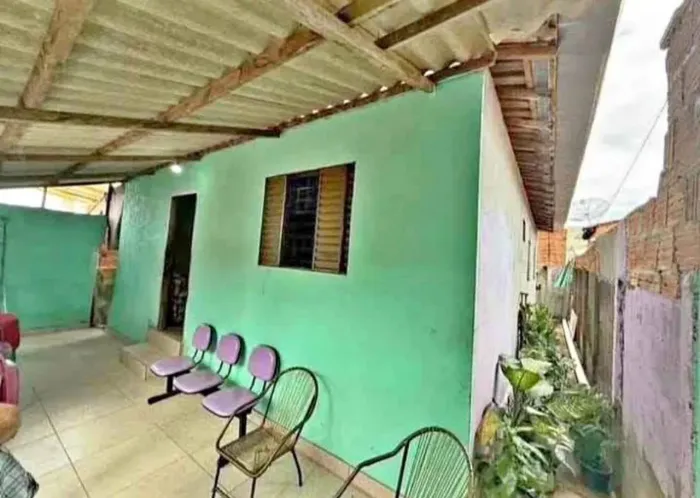 CASA À VENDA EM OUTEIRO