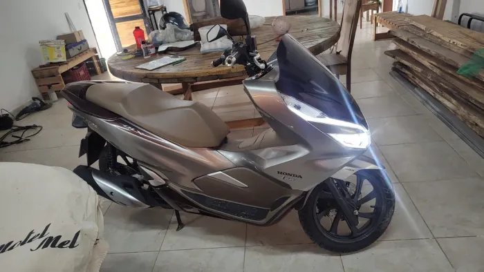 Pcx dlx 2022 moto baixa km 17500 2 dono