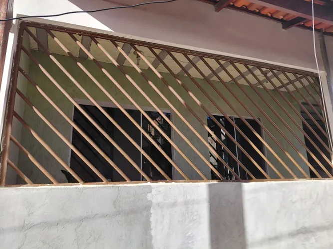 Grade de aço carbono - 4,12m de comprimento x 1,62m de largura.
