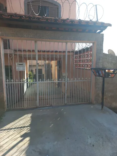 Alugo casa 2/4