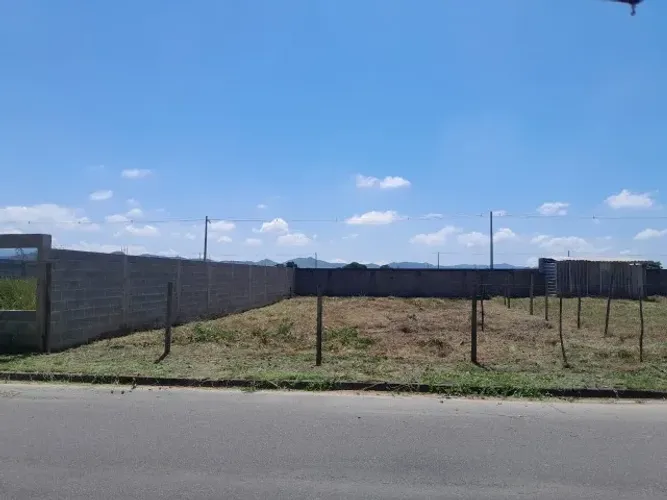 Terreno 330m² no Centro de Porto Real - Plano e Pronto para Construir