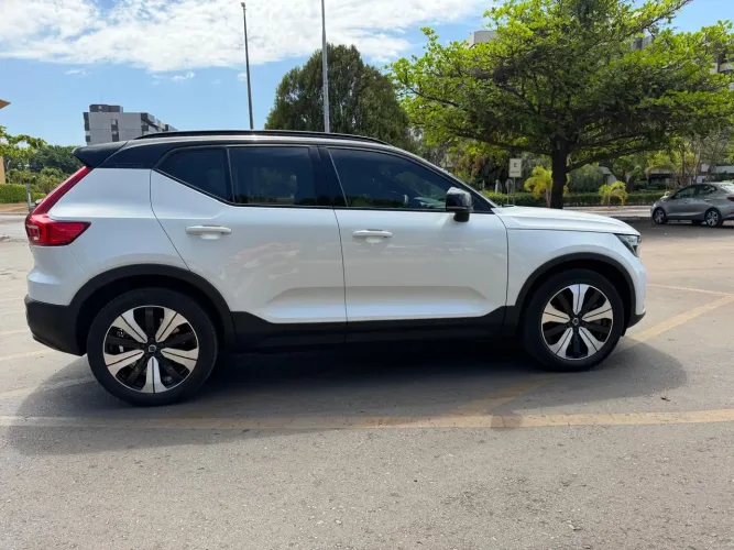 Volvo XC40 Recharge Plus (elétrico) 2023