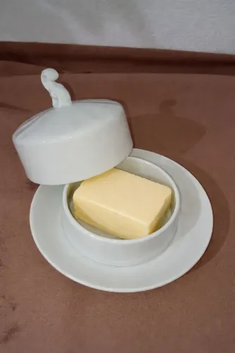 Mantegueiro de porcelana branca antigo