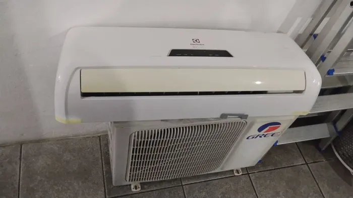 Vendo ar condicionado Electrolux instalado 9Btus por R$ 1.350