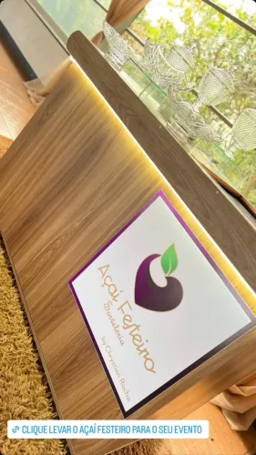 Vendo balcão desmontável em MDF com rodinhas