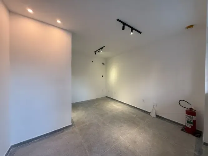 Aluga-se sala comercial em Manaíra, com 20m2