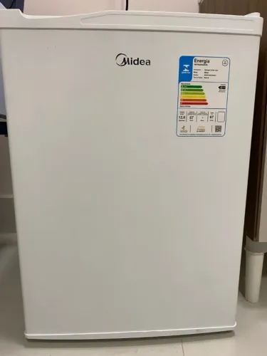 Frigobar  branco 220V - 67 litros - Midea (7 meses de uso)