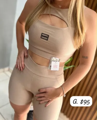 Conjunto g cor champanhe
