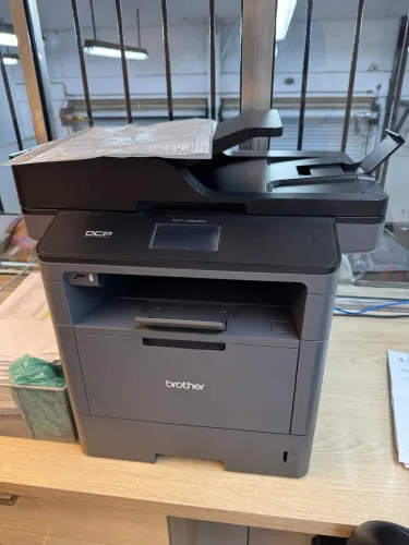 Impressora Brother DCP-L5652DN c/ detalhe