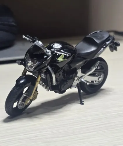 Miniatura Honda Hornet 600 Preta