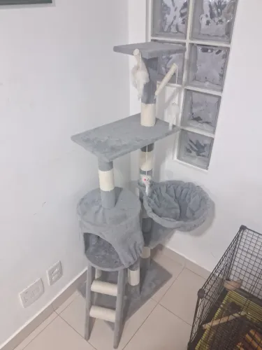 Torre arranhador/ caminha para gatos 