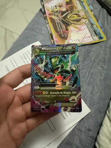Carta Mega rayquaza Pokémon super rara(ACEITO OFERTA)