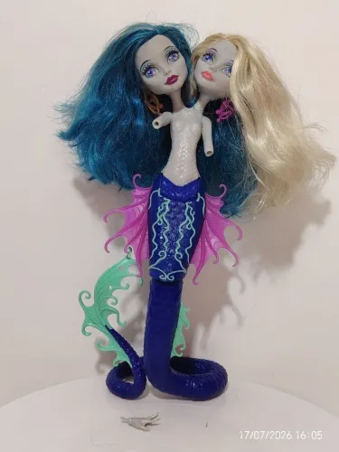 Boneca Peri & Pearl Serpentine Monster High Scarier Barrier Reef.