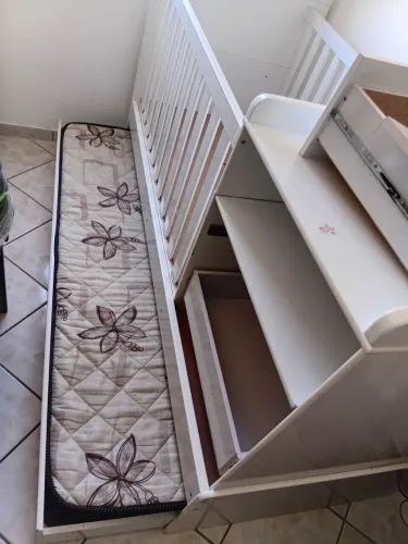 Berço de bebe com cama