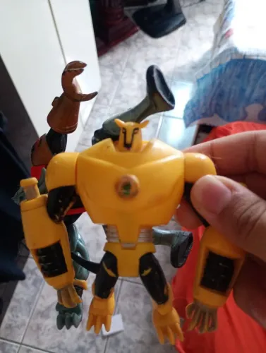 2 Boneco Ben10 de feira (Usado)